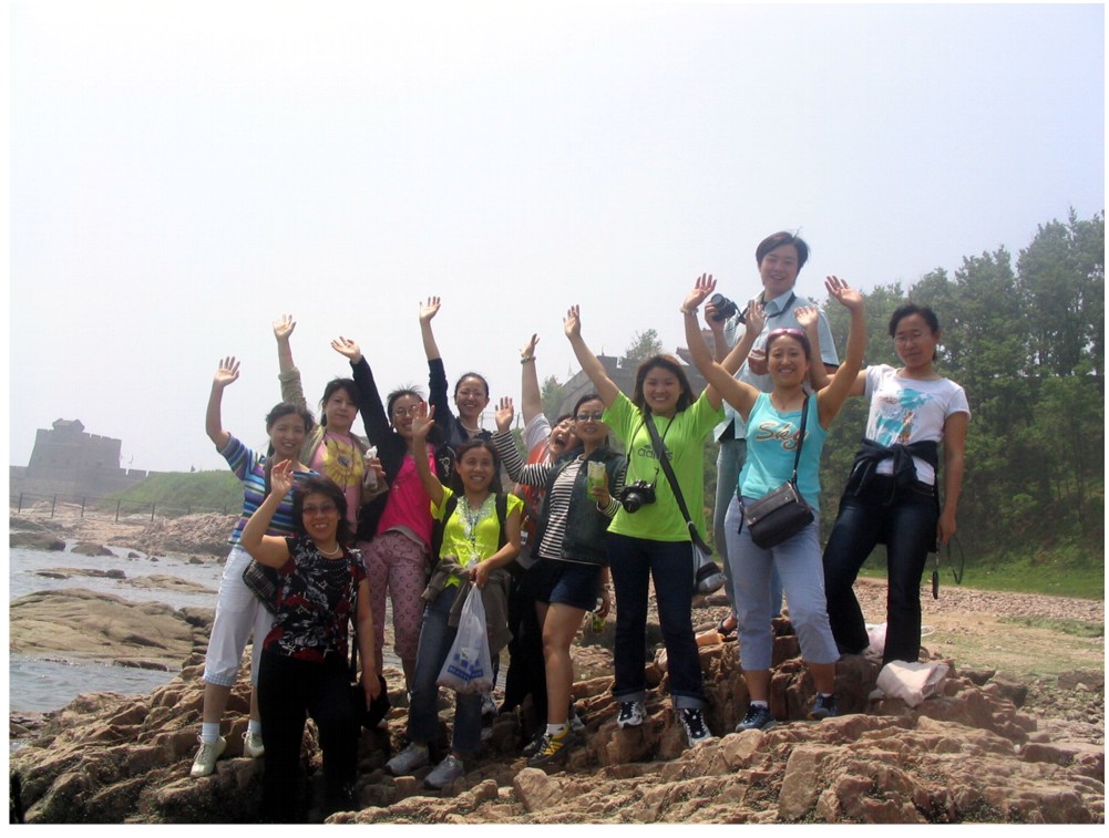 丰富多彩、热情奔放、轻松愉快、和谐进步的集体生活