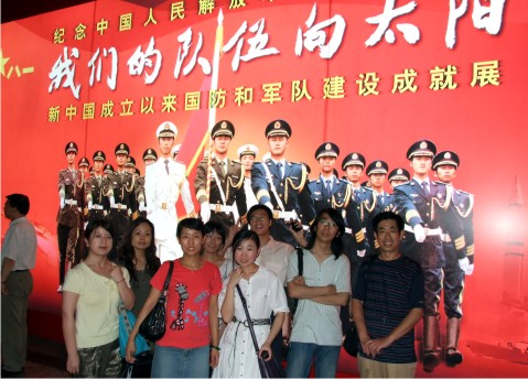 我们的队伍向太阳——协会秘书处参观军事博物馆