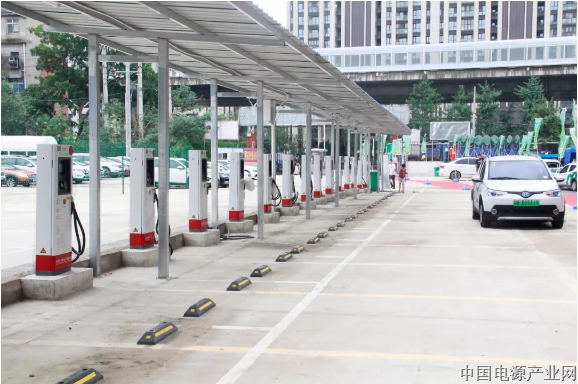 你好，超级充电站（Supercharger）