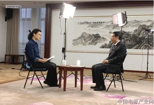 工信部部长苗圩：燃油车退出时间表正在研究 但确定各阶段新能源车占比更重要