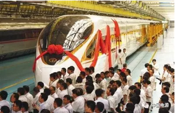 “复兴号”高铁今日首发：时速400公里 座位更宽敞