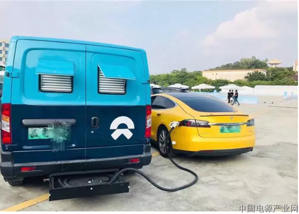 蔚来向特斯拉车主推销移动充电车 行走的大型充电宝