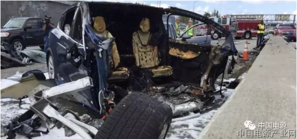 特斯拉Model X高速事故 一人丧命车体烧成空壳