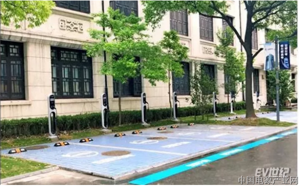 北京要求公共停车场10%以上车位配建充电设施 充电从此无忧？