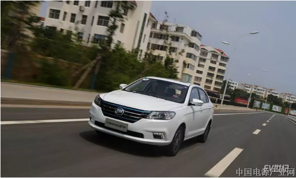 力帆650EV行驶中自燃起火，官方回应：泡过水