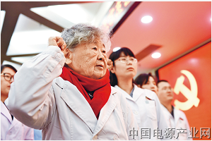 95岁入党，100岁仍在上班，原来人生还可以这样