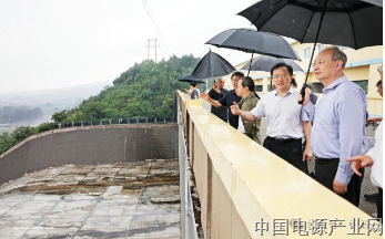 尹力、殷勇前往防汛抢险救援一线检查工作，要求全力保障人民群众生命财产安全和城市运行安全