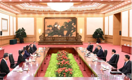 习近平总书记会见中国国民党主席郑丽文